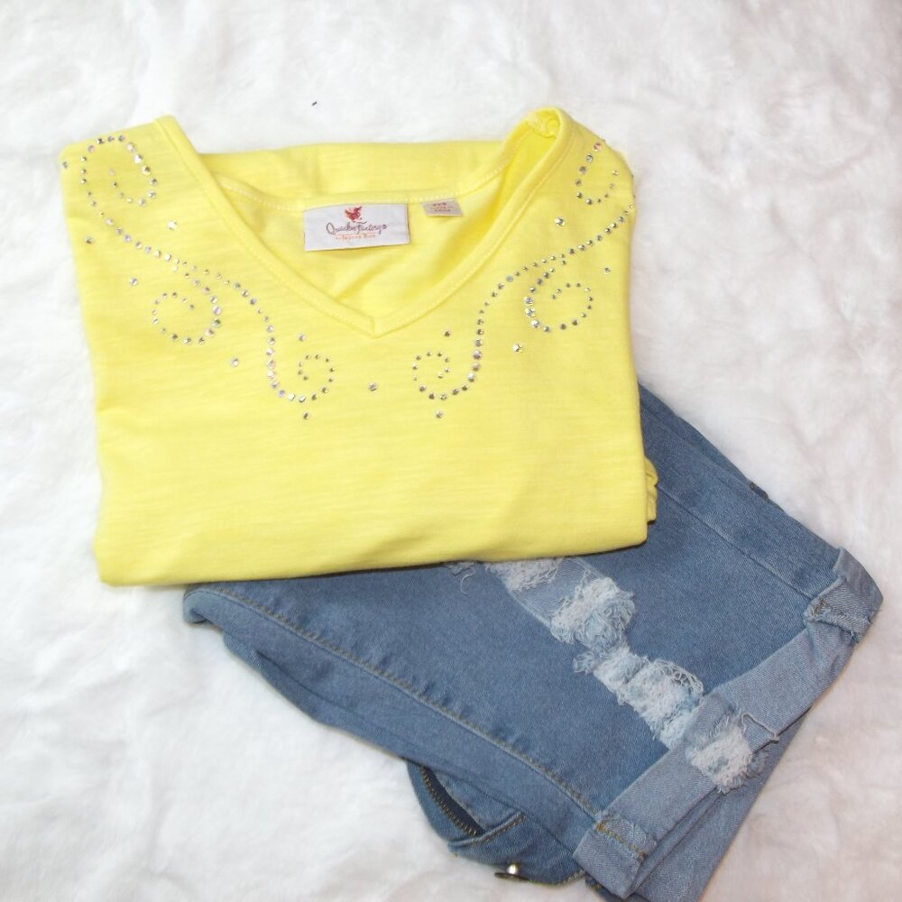 4/$20 QVC NWT Quacker Factory V-Neck Tee Shirt with bling 18.5-20.5 PTP